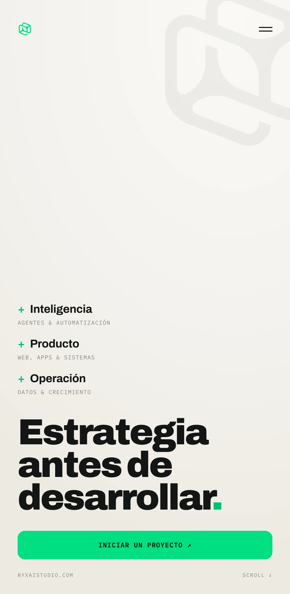 NyxAI Studio en móvil: hero ‘Estrategia antes de desarrollar’ con las capacidades del estudio