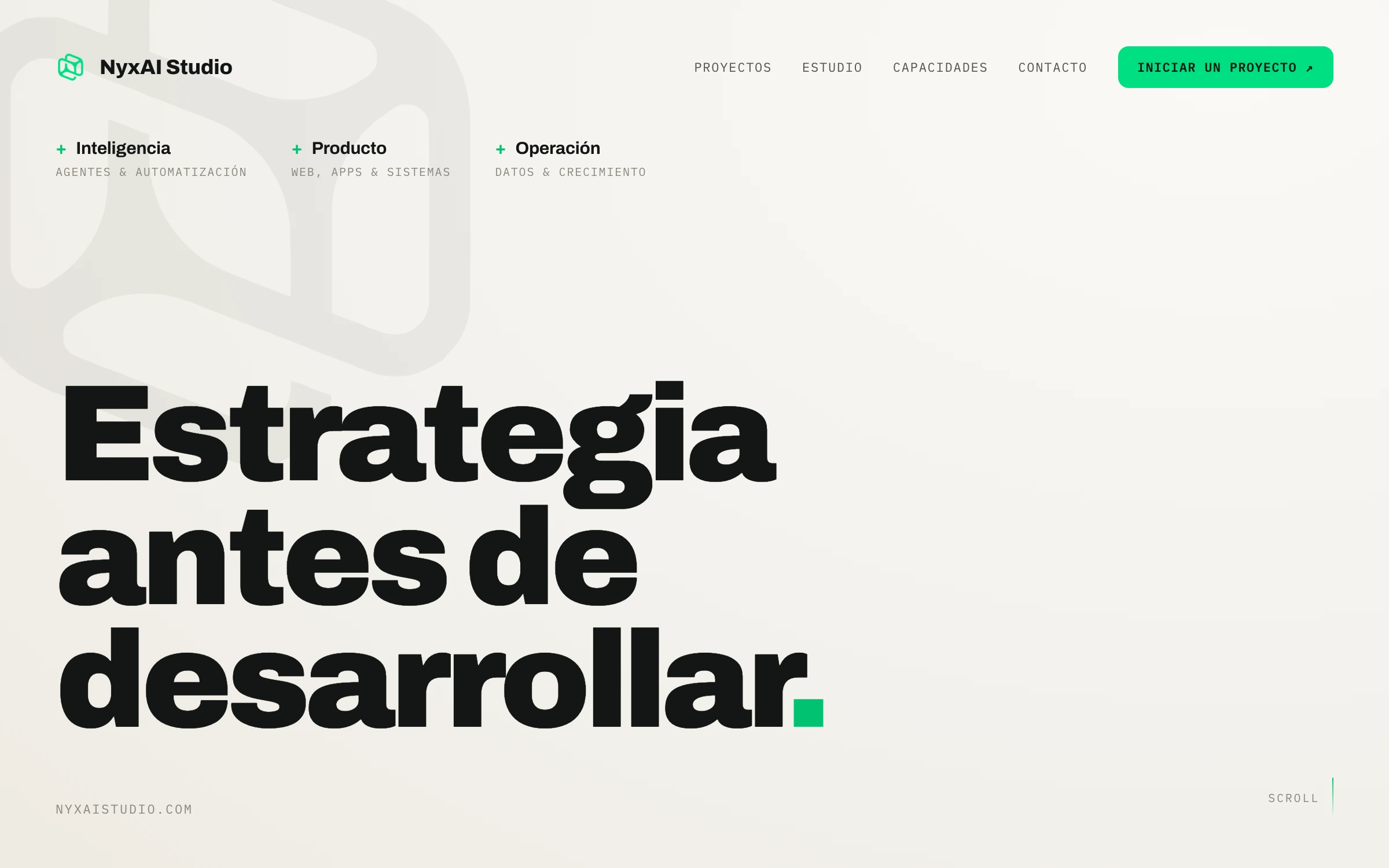 Sitio de NyxAI Studio: hero editorial con el manifiesto ‘Estrategia antes de desarrollar’ en tipografía Archivo sobre fondo crema